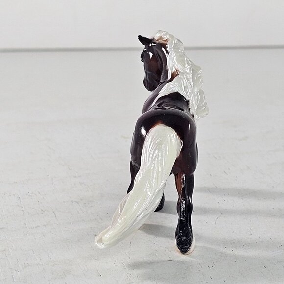 Breyerfest Brezel 2022 Glossy Fell Pony Stablemate Oktoberfest Treats Horse New - Picture 7 of 11
